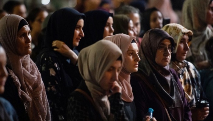 مسلمات بأستراليا يطهين وجبات مجانية للعائلات المتعثرة خلال ثاني إغلاق لمدينة ملبورن