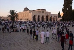عشرات الآلاف يؤدون صلاة العيد بـ"الأقصى" رغم قيود "كورونا"