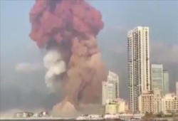 بيروت "مدينة منكوبة".. عشرات القتلى وآلاف الجرحى بمنطقة الميناء