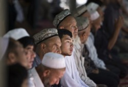 بعد إخفائه 7 شهور في معتقلاتها.. شاب إيجوري يفضح جرائم الصين بحق المسلمين