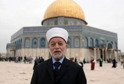 "مفتي فلسطين": "الأقصى" حرام على المطبعين والمتعاطين مع صفقة القرن