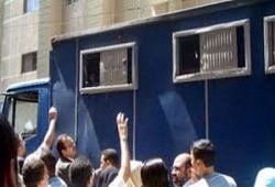 جرائم سجون الانقلاب.. توظيف صناديق الترحيلات للتعذيب وكوابيس "التفتيش" تطارد المعتقلين