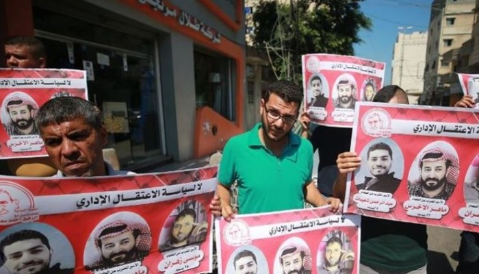 الاحتلال الصهيوني يمنع السلع.. ووقفة في غزة تدعم المعتقلين بالسجون