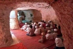صور| مسجد تحت الأرض بالجزائر يروي قصة الكفاح ضد الاحتلال الفرنسي