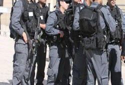 فلسطين| اعتقال 3 واستمرار إضراب 5 أسرى ومطالبات بحملة شعبية ضد حصار غزة