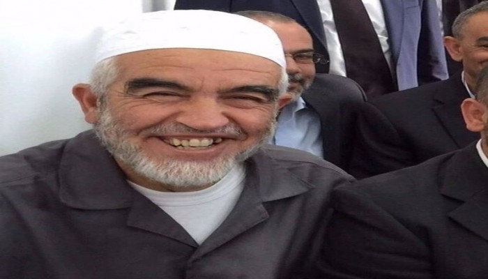 الشيخ رائد صلاح يواجه ظروفا صعبة بعزل انفرادي بسجون الاحتلال