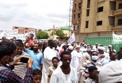 الربيع العربي| مواكب ضد العلمانية بالسودان وأحكام على دعاة سعوديين وحرق صور حفتر