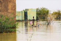 جراء السيول.. قطع طريق رئيسي بين ولايتين بالسودان
