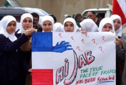"ليبراسون" تندد بالإهانة والعنف غير المبرر تجاه المحجبات في فرنسا
