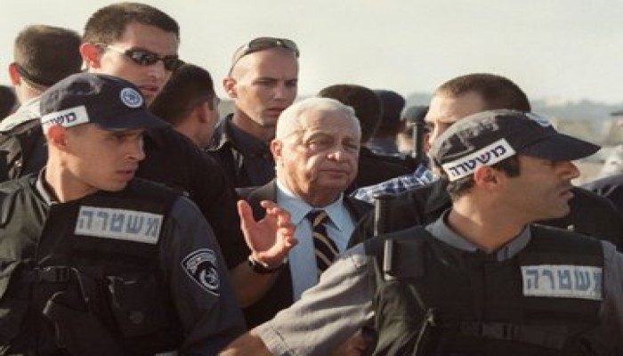 فلسطينيون يحيون ذكرى الثورة على "شارون" بعد اقتحامه الأقصى