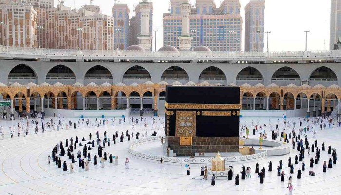 استئناف "العمرة" بعد أشهر من تعطيلها جراء كورونا