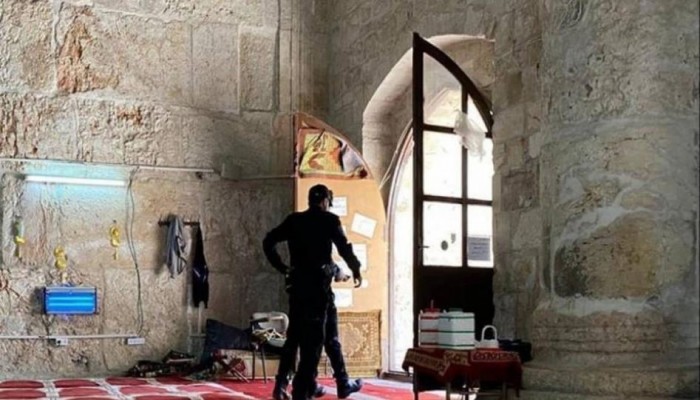 فلسطين المحتلة| مغتصبون يدنسون الأقصى واعتقالات ومواجهات بالضفة والقدس