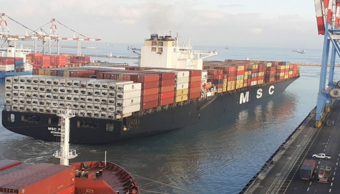 الربيع العربي| أول سفينة إماراتية إلى ميناء حيفا وأطفال بمشاهد ذبح بكنيسة مصرية