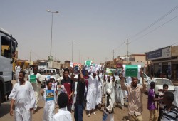 الربيع العربي| نتنياهو يتعجّل حشر "دحلان" بمنظمة التحرير والإضرابات تنتشر في السودان