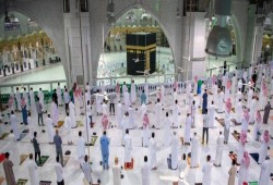 صلاة الجماعة في المسجد الحرام بعد توقف 7 أشهر بسبب كورونا