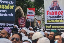 مسلمون وعرب يواصلون استنفارهم دفاعا عن الإسلام والنبي محمد