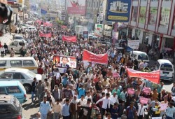 مسيرة حاشدة باليمن ضد الإساءة للنبي وأوزيل وحبيب يدعمان المقاطعة