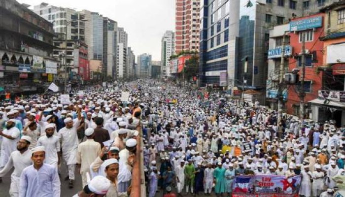 50 ألف مسلم ببنجلادش يتظاهرون احتجاجا على إساءة فرنسا للإسلام