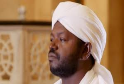 "التواصل" ساحة عزاء بوفاة القارئ السوداني نورين صديق وجموع غفيرة في جنازته