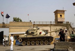 إدارة سجن طره تعتدي على معتقلين احتجوا على الإهمال الطبي المستمر