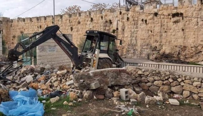 مغتصبون صهاينة يقتحمون باحات المسجد الأقصى وتجريف لمقبرة اليوسفية