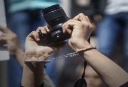 مصر والسعودية تتصدران.. اعتقال 387 صحفيا في 2020