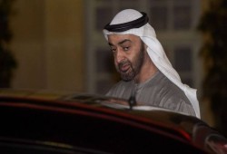 صحيفة فرنسية: الإمارات تعادي الإخوان وتُمَول أكثر الجماعات وحشية وتطرفًا
