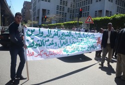 عمال "كفر الدوار" يواصلون الاعتصام احتجاجاً على هدم مصنعهم وتشريدهم