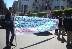 عمال "كفر الدوار" يواصلون الاعتصام احتجاجاً على هدم مصنعهم وتشريدهم