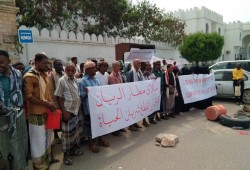 مسئول يمني يتهم الإمارات بتعطيل مطار الريان بمدينة المكلا وتحويله إلى سجن