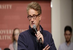 تعليق مثير لمذيع أمريكي على اقتحام الكونجرس: “ماذا لو كان المتمردون مسلمين"!