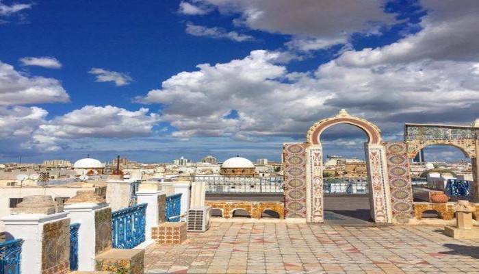 تونس تدخل في حظر شامل 4 أيام لمواجهة كورونا