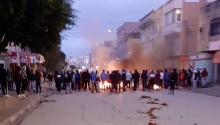 خبراء وسياسيون: ما تشهده تونس أعمال شغب وليس احتجاجا