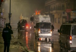 رئيس الحكومة التونسية يصف التحركات الليلية بأنها "غير بريئة"