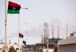 معهد بريطاني: حفتر ينهب الاقتصاد الليبي على طريقة العسكر في مصر