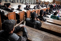 تقرير حقوقي: المعتقلون في مصر بلا ضمانات المحاكمة العادلة