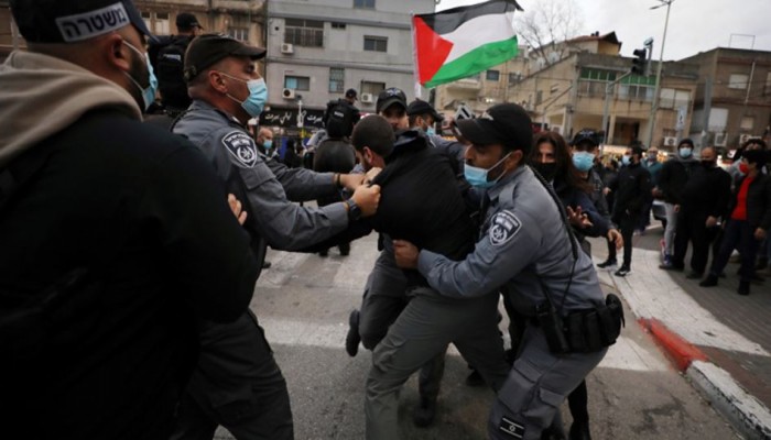 آلاف الفلسطينييين يتظاهرون ضد اغتيال الصهاينة الشاب أحمد حجازي