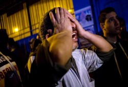 نشطاء يحيون ذكرى #مذبحة_الدفاع_الجوي: "افتح بنموت"