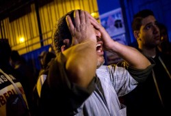 نشطاء يحيون ذكرى #مذبحة_الدفاع_الجوي: "افتح بنموت"