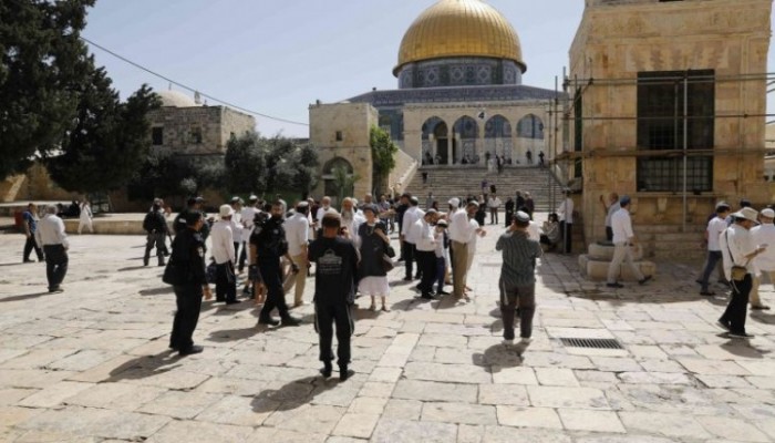 عشرات الصهاينة يقتحمون "الأقصى" في حماية شرطة الاحتلال