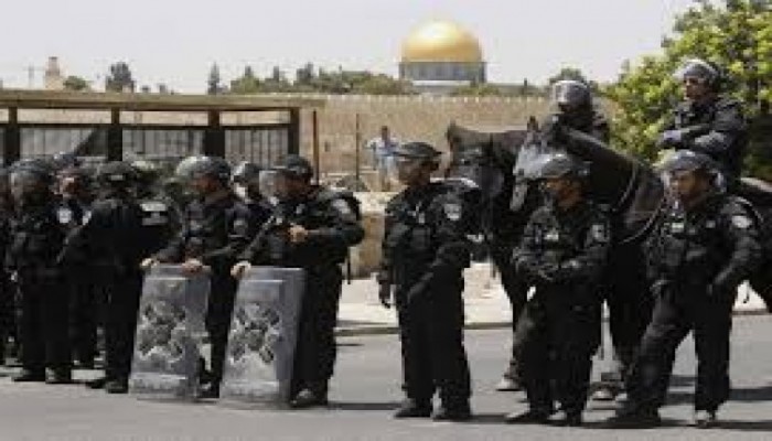 شرطة الاحتلال تعتقل 6 نساء ومسئولاً بالمسجد الأقصى