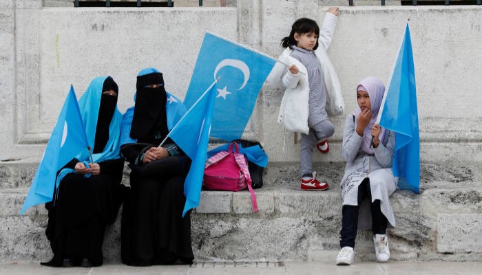 فيديو مؤثر لطفلة من مسلمي الأويجور تريد معرفة مصير والدها بالصين