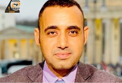 شرطة الانقلاب تقتحم منزل الأكاديمي تقادم الخطيب