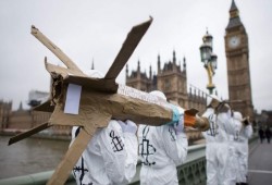 مشرعون أمريكيون يطالبون بريطانيا بوقف التواطُؤ في الحرب السعودية باليمن