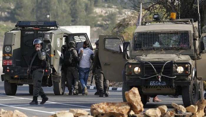 الاحتلال الصهيوني يشنّ حملة دهم واعتقالات في الضفة والقدس