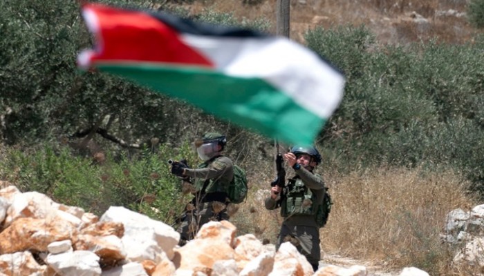 "شباب ضد الاستيطان".. تجمع فلسطيني يتصدى للصهاينة بالخليل