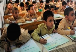 نشطاء يهاجمون قائد الانقلاب لقراره بحذف الآيات والأحاديث من المناهج