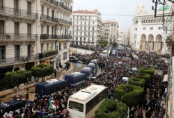 مظاهرات حاشدة في الجزائر تعيد ذكرى حراك 22 فبراير