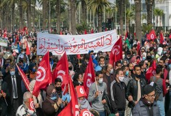 تونس.. مسيرة حاشدة لـ "النهضة" تطالب بإنهاء الأزمة السياسية