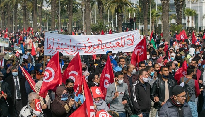 تونس.. مسيرة حاشدة لـ "النهضة" تطالب بإنهاء الأزمة السياسية